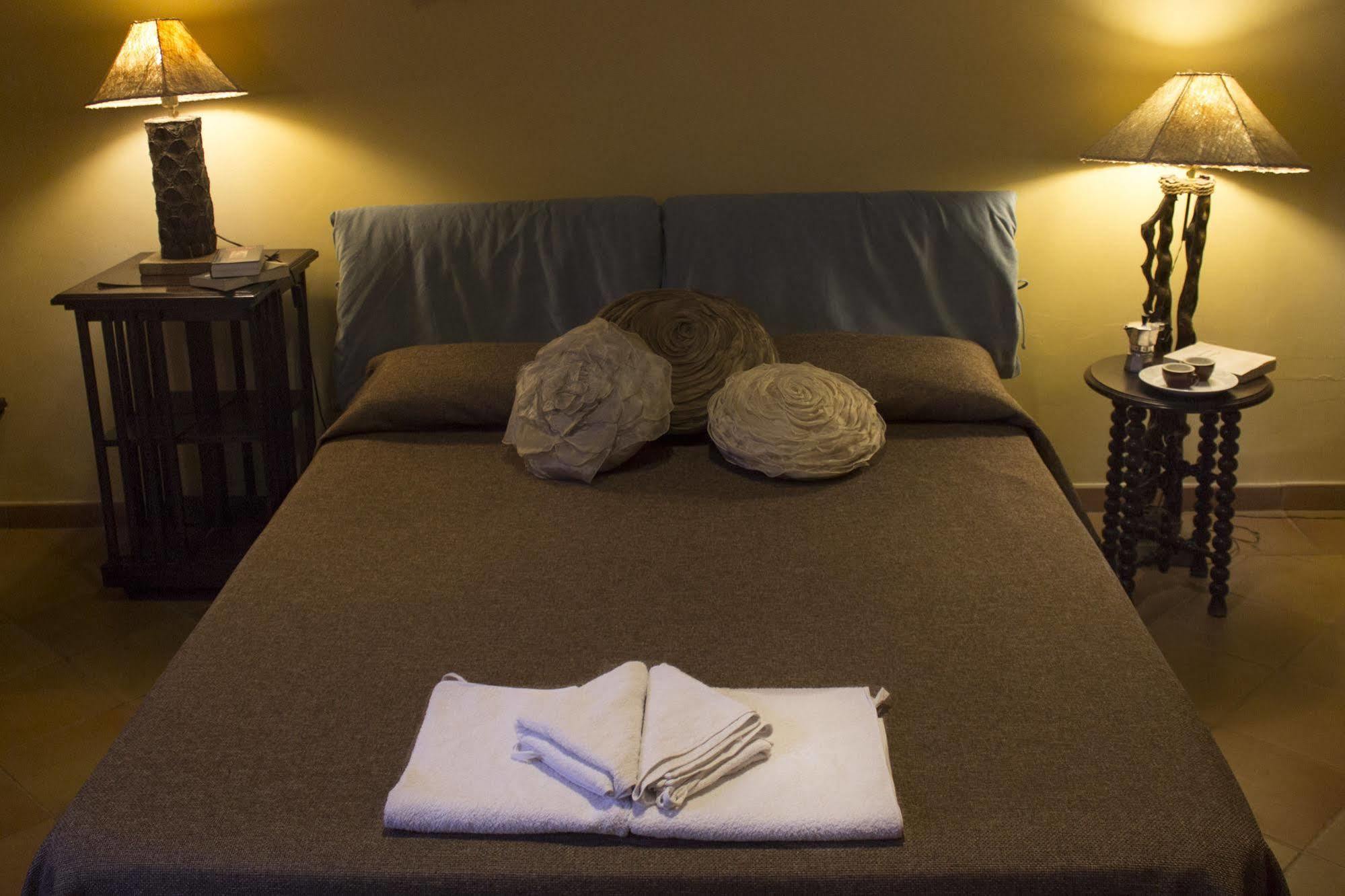 Dimora Dei Giganti Bed & Breakfast Napoli Ngoại thất bức ảnh