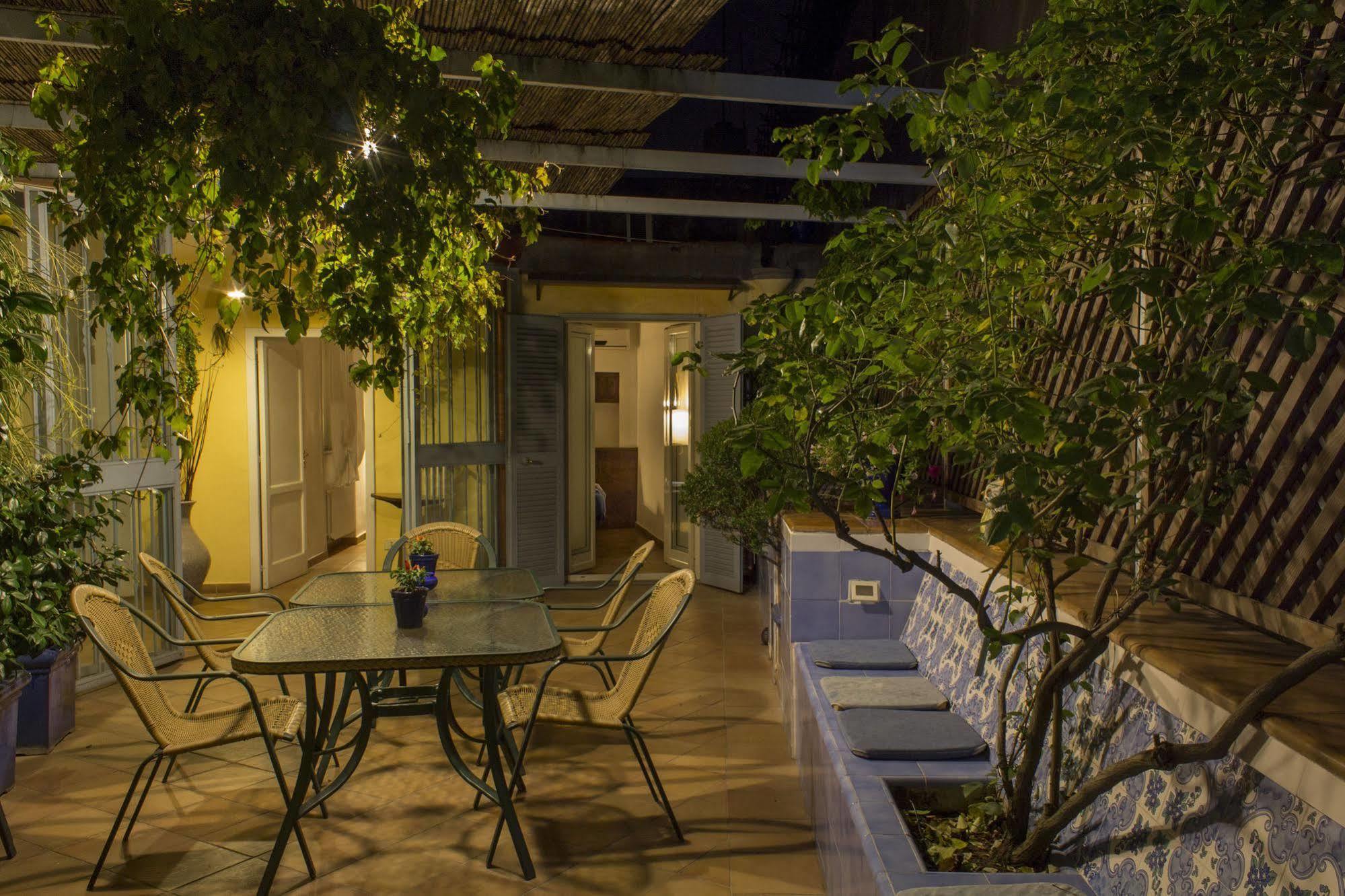 Dimora Dei Giganti Bed & Breakfast Napoli Ngoại thất bức ảnh