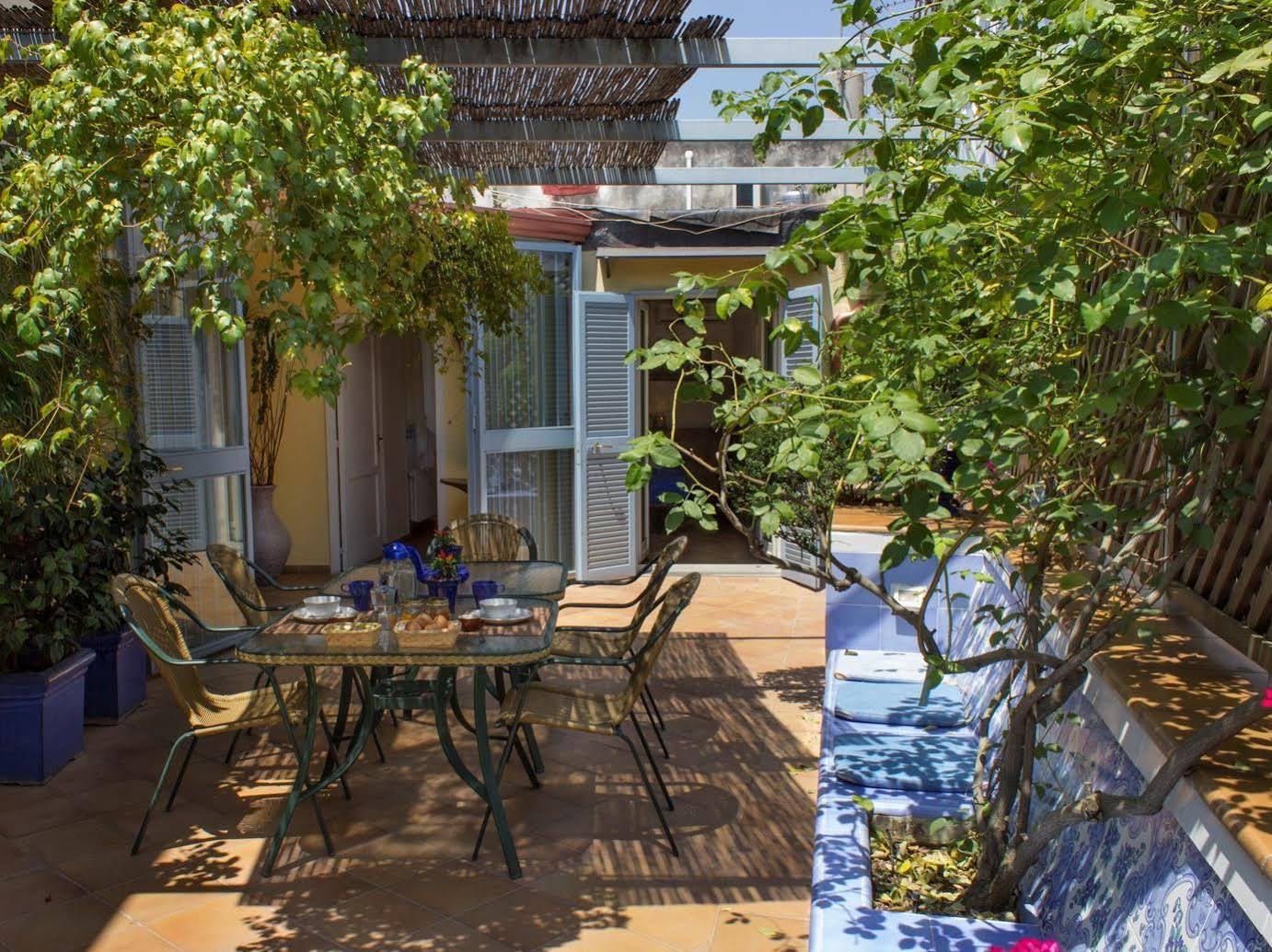 Dimora Dei Giganti Bed & Breakfast Napoli Ngoại thất bức ảnh